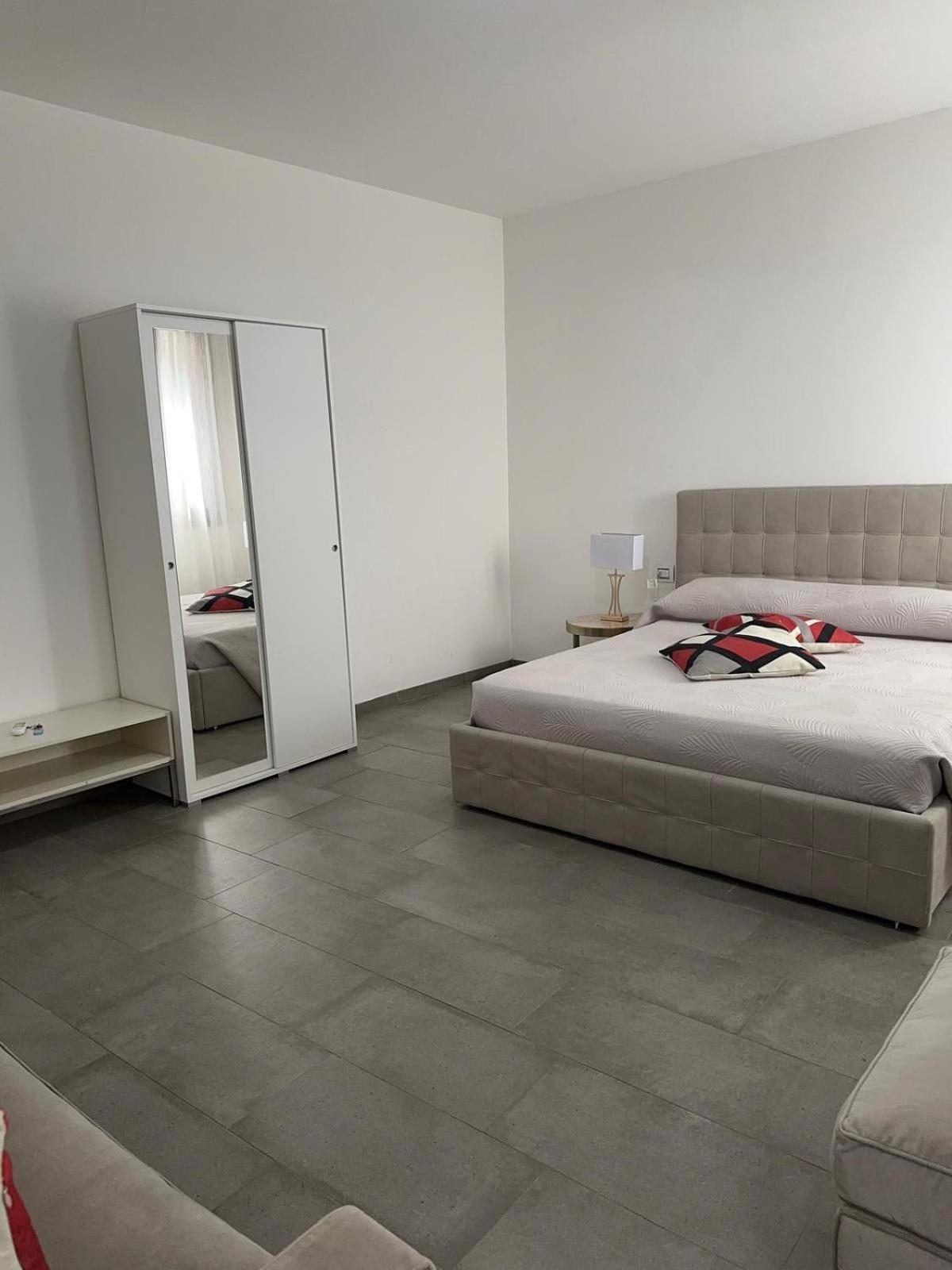 With Private Courtyard Appartamento